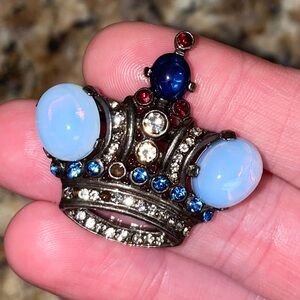 Sterling Trifari crown brooch